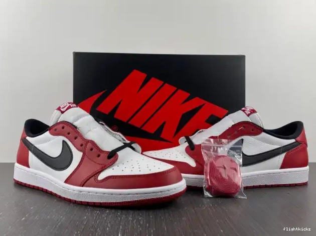 705329-600 Chicago 1 Jordan Retro Low Air 0614